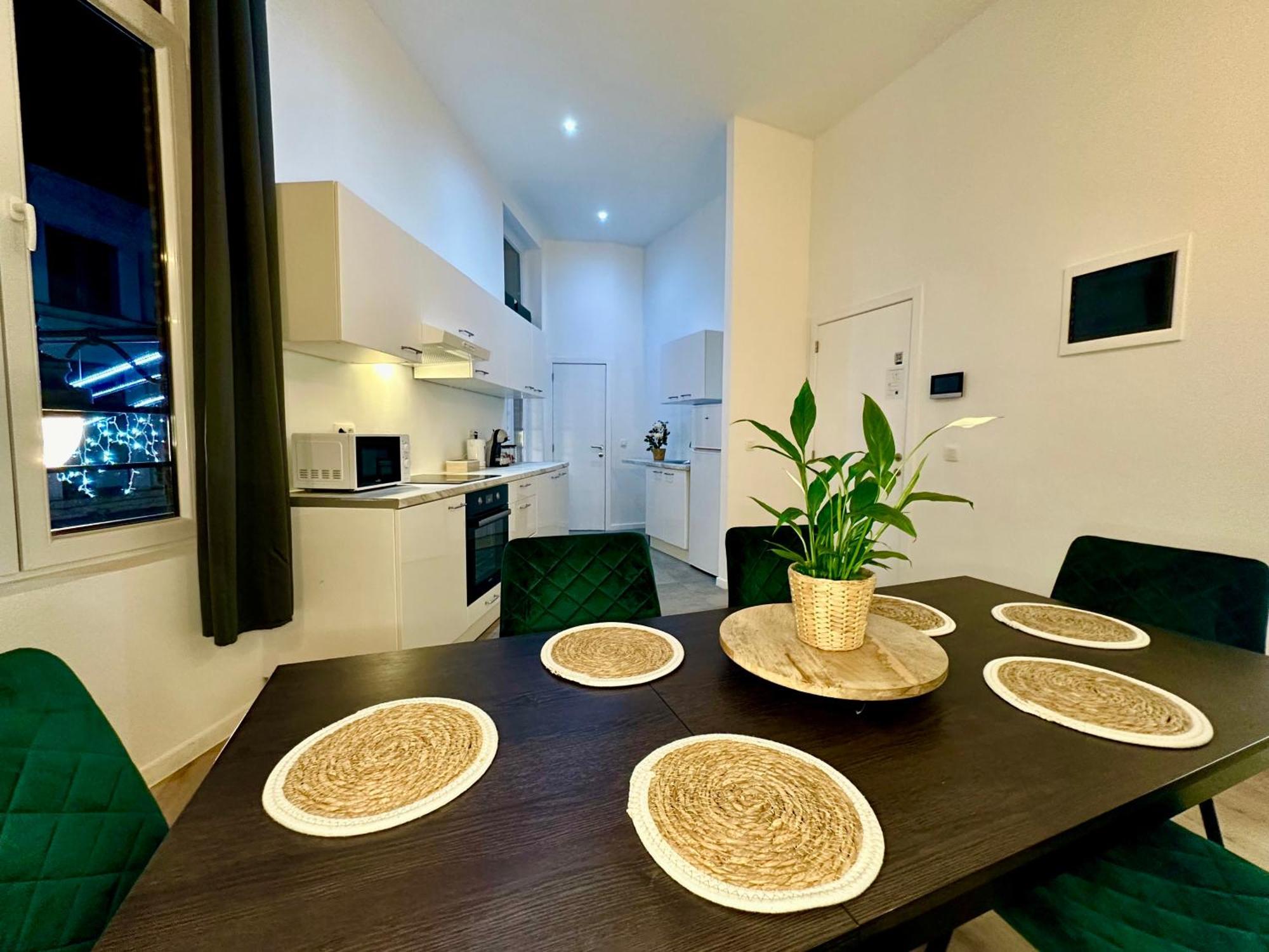 Luxury Suites Mons By Rikas Hotels 외부 사진