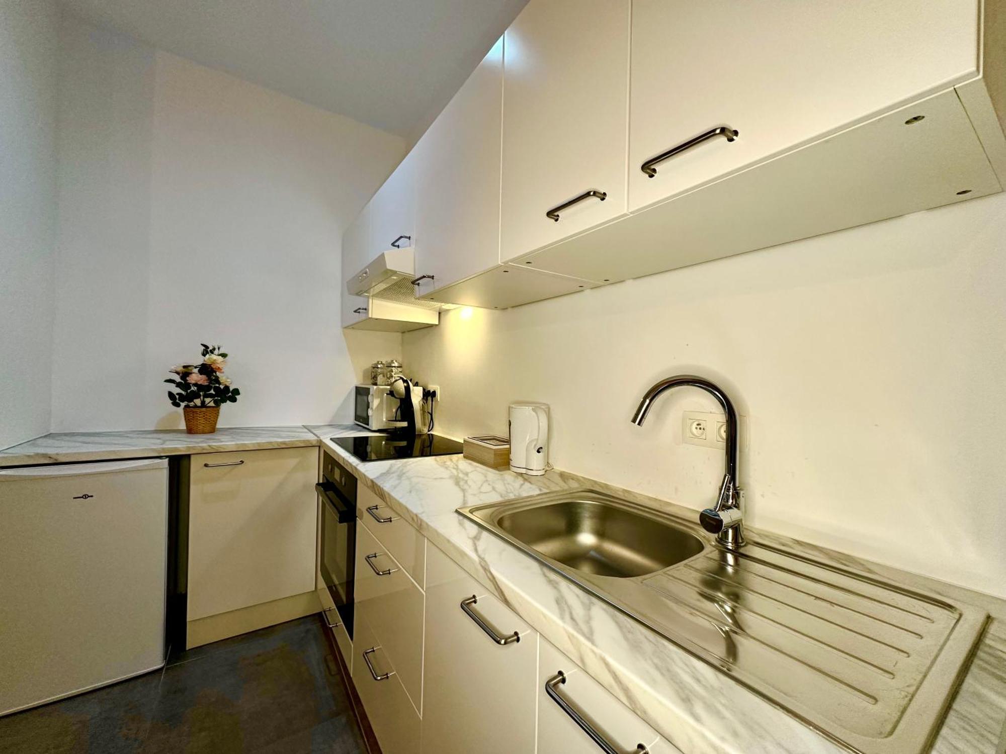 Luxury Suites Mons By Rikas Hotels 외부 사진